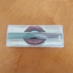 Huda Beauty demi matte lip cream in Bawse